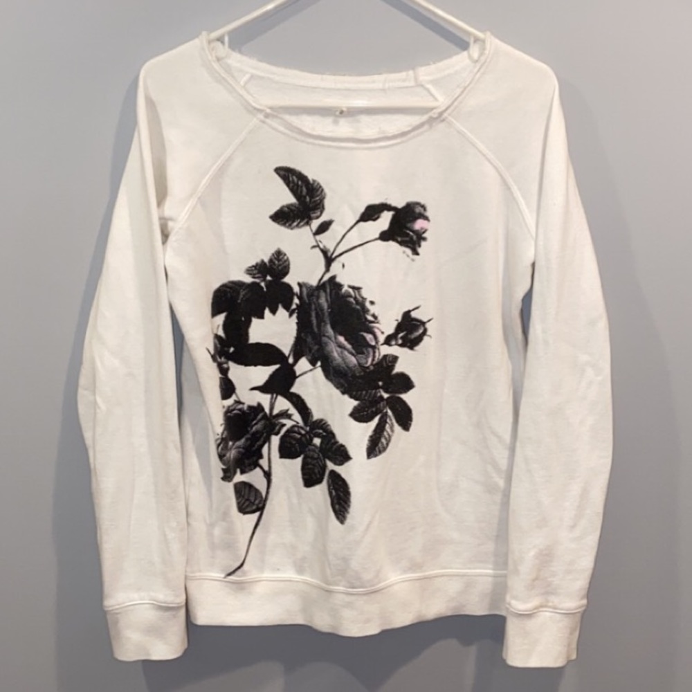 Like new sweater! Scoop neck